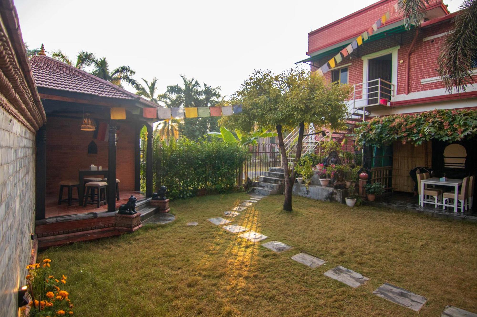 Hotel Ananda Inn Rummindei Ngoại thất bức ảnh