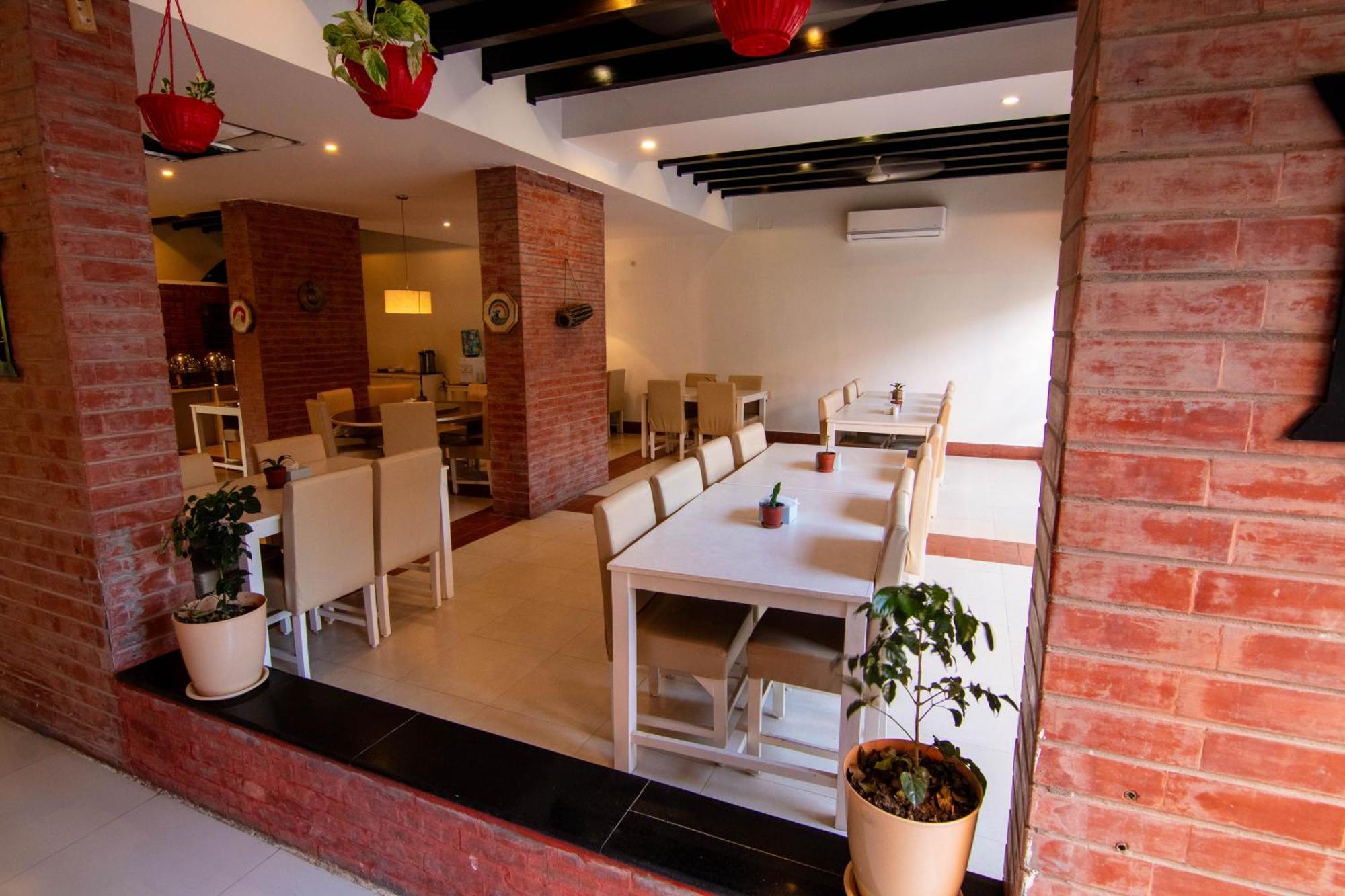Hotel Ananda Inn Rummindei Ngoại thất bức ảnh