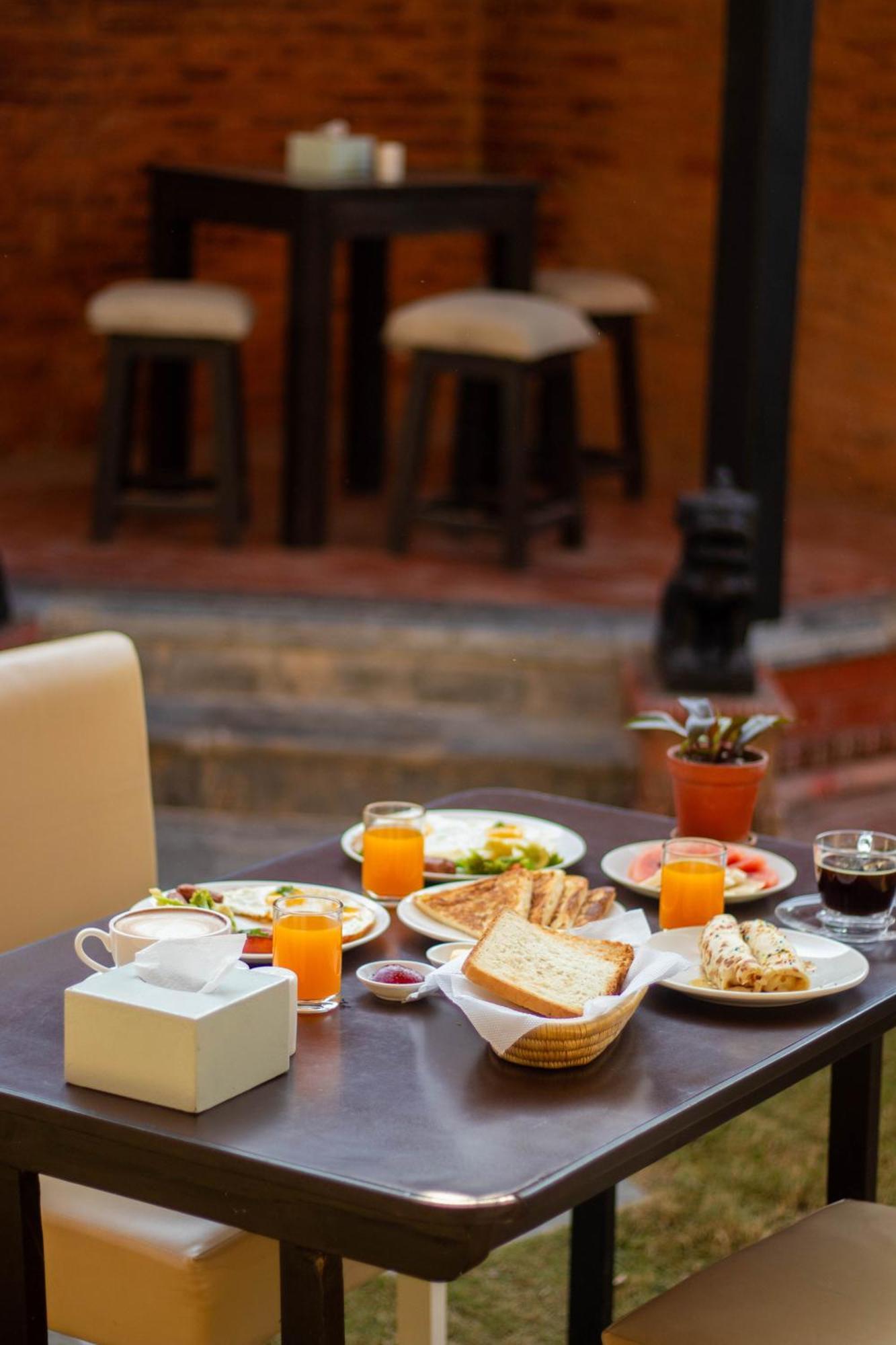 Hotel Ananda Inn Rummindei Ngoại thất bức ảnh