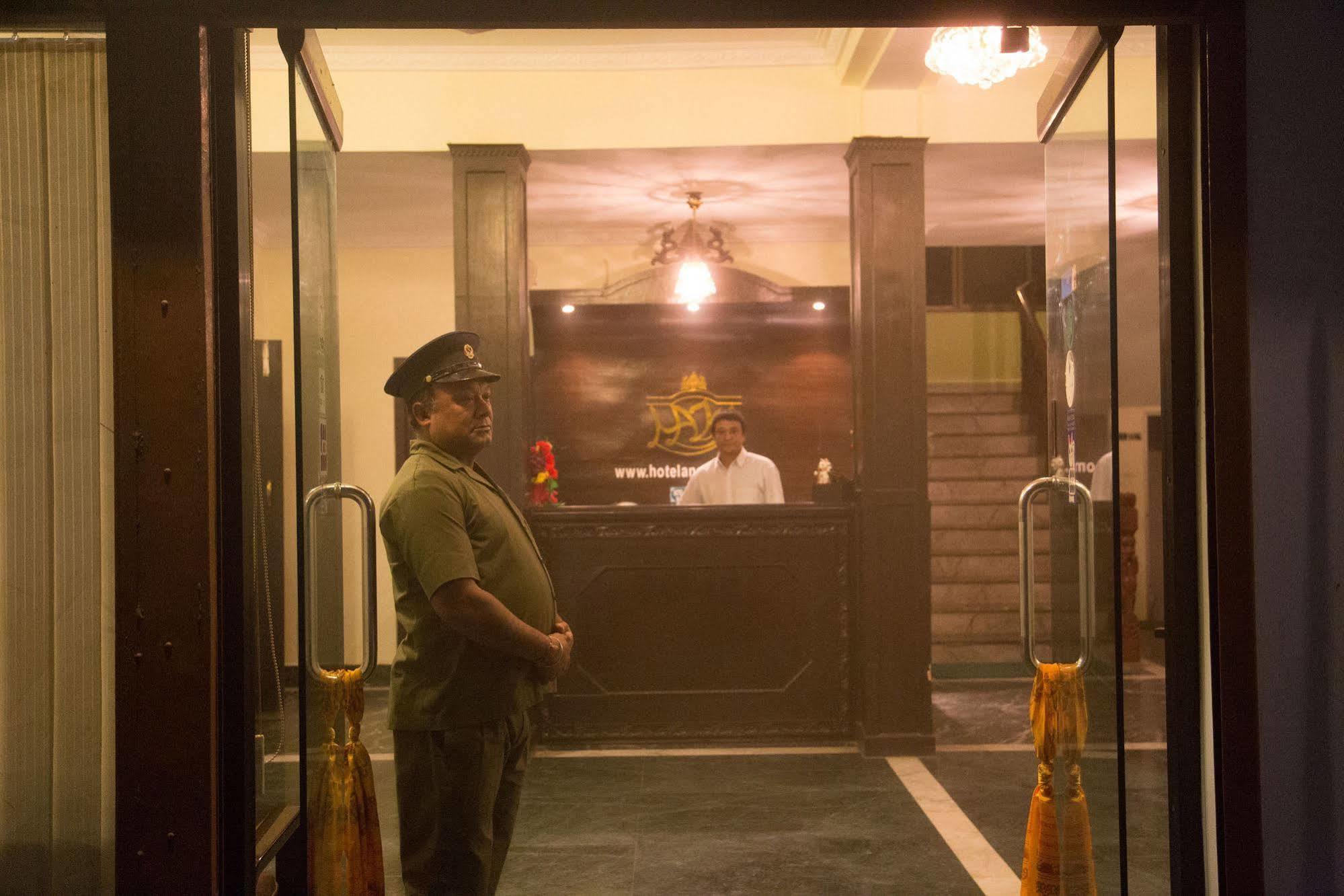 Hotel Ananda Inn Rummindei Ngoại thất bức ảnh